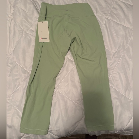 Brand new with tag Lululemon Size 10 leggings - Picture 1 of 3